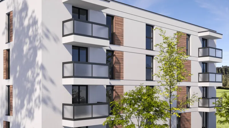 Balkone mit Glasgeländern an einem hellen Wohngebäude